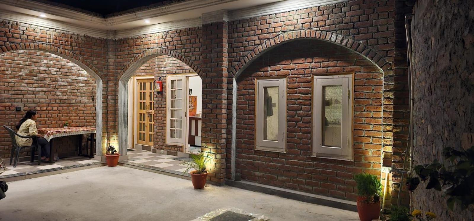 Golden Himalaya Homestay Каусані Екстер'єр фото