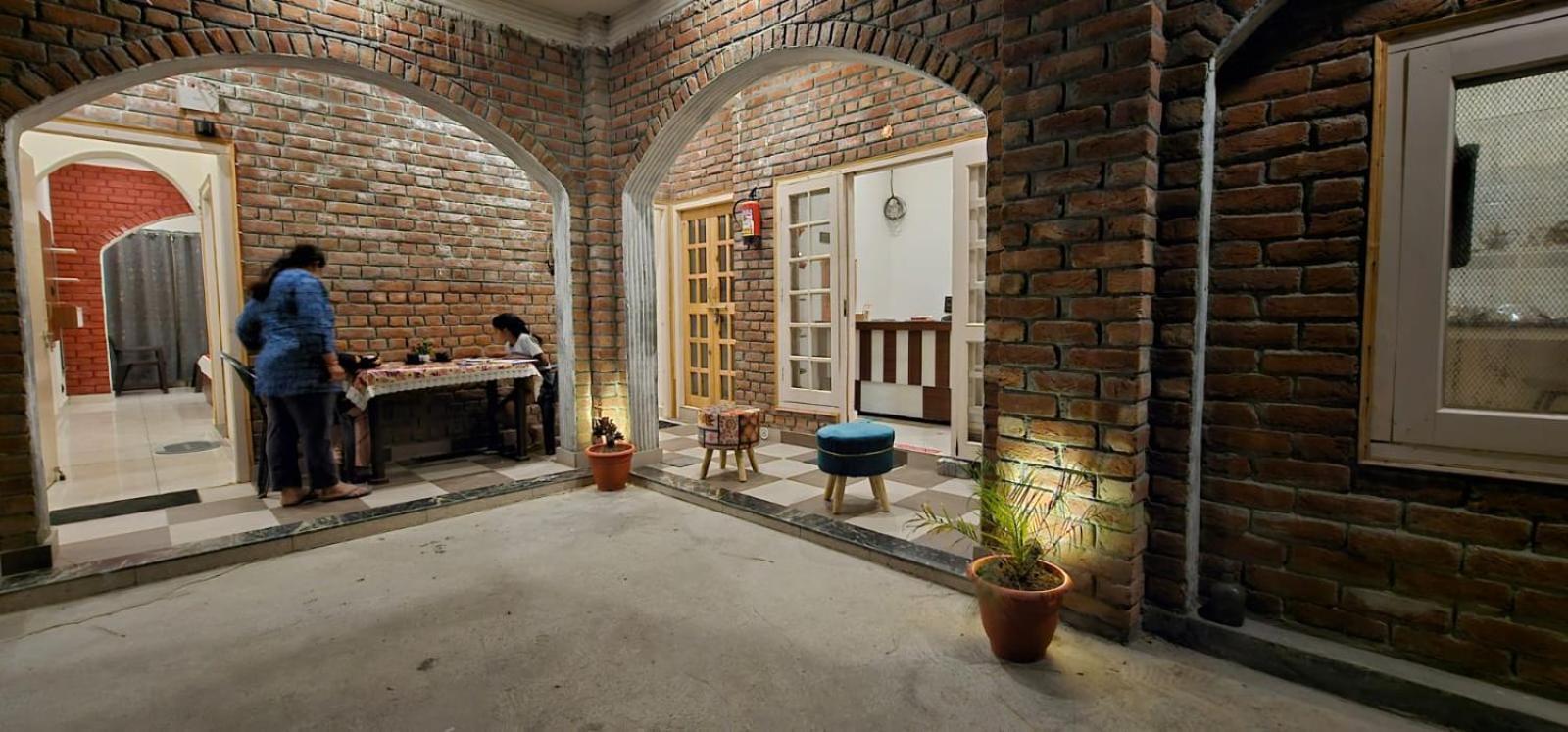Golden Himalaya Homestay Каусані Екстер'єр фото