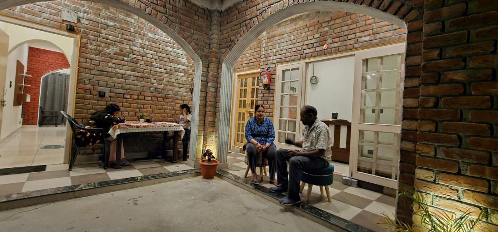 Golden Himalaya Homestay Каусані Екстер'єр фото