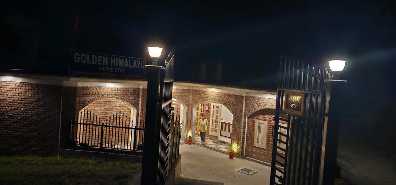 Golden Himalaya Homestay Каусані Екстер'єр фото
